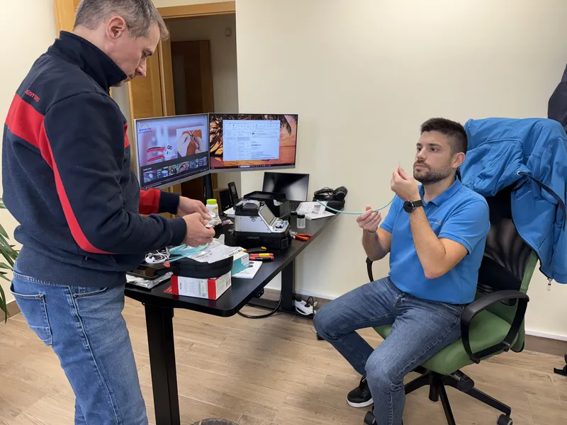 Kollégák munka közben