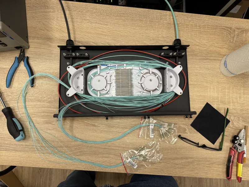 Optikai kábel hegesztés Mosonmagyaróvár – szálhegesztő közelről