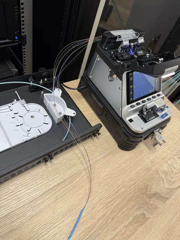 Optikai kábel hegesztés Mosonmagyaróvár – kábelezés helyszínen